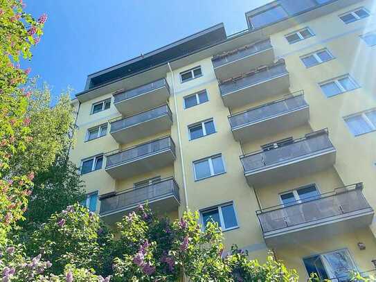 Urbanhafen und Landwehrkanal vor der Tür: Vermietete Wohnung mit Süd-Balkon und Aufzug in Kreuzberg