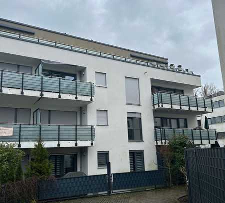 Lichtdurchflutete Penthouse-Wohnung mit EBK in Offenbach am Main