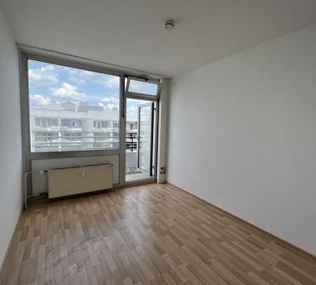 Sanierte 1-Raum-Wohnung mit Balkon und Küche in Köln