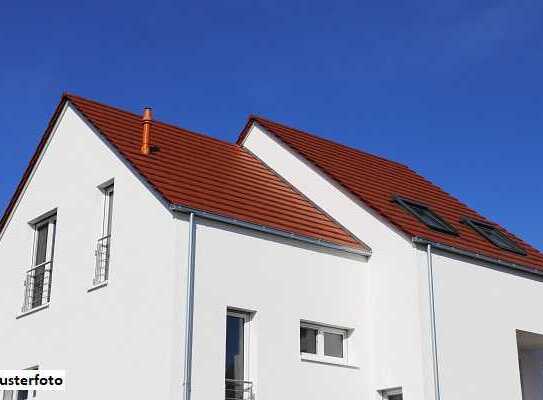 2-Familienhaus mit Terrasse und Garage