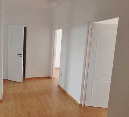 Schöne 2-Raum-Dachgeschoß-Wohnung mit Balkon