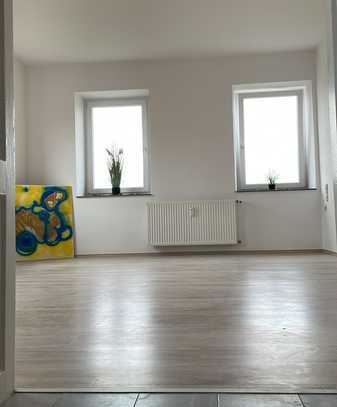 ****schönes helles Zimmer mit neuem Badezimmer zwischen Illertissen u Altenstadt****