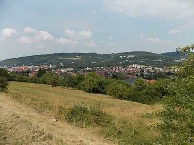 **Exklusiver Bauplatz mit unverbaubarer Aussicht
auf das Taubertal**