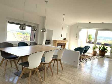 Sanierte 4,5-Zimmer-DG-Wohnung mit 2 Terrassen mit Ausblick & Einbauküche in Hirschlanden