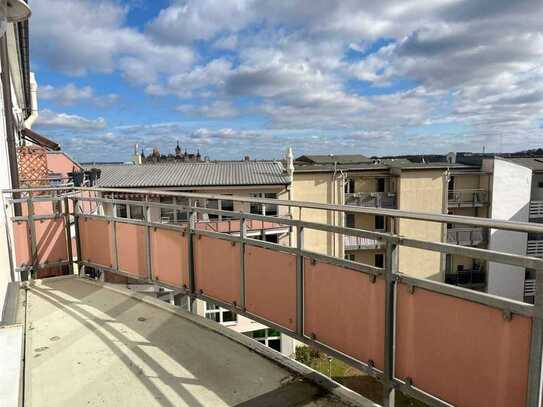Schlossblick inklusive! Charmante 2-Raum-Wohnung mit Fahrstuhl in der Schweriner Innenstadt