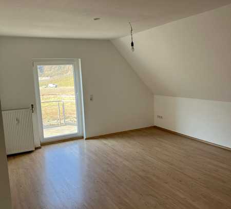 Attraktive und sanierte 3-Zimmer-Maisonette-Wohnung mit Balkon in Mayschoss