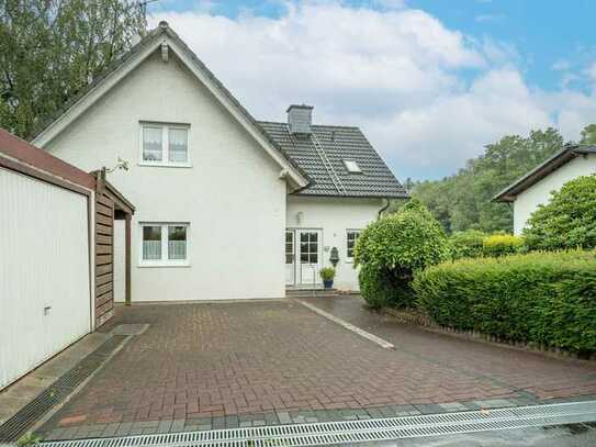 ##PRIVATVERKAUF## Großes, helles, ruhig gelegenes Einfamilienhaus in Wiehl