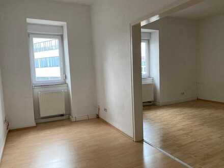 Offene Besichtigung: Lichtdurchflutete 2,5-Zimmer-Wohnung mit Einbauküche