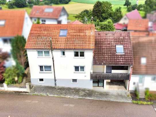 Geräumiges Einfamilienhaus mit viel Wohnfläche, Balkon und Garage