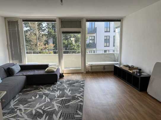 Helle 1,5 Zimmer-Wohnung mit Süd-Balkon und EBK