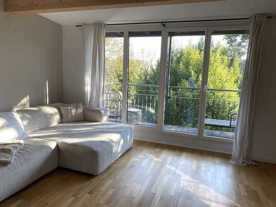 Schicke sonnige 2-Zimmer-Wohnung, ca. 52m², Balkon, Dachgeschoß, in Unterföhring