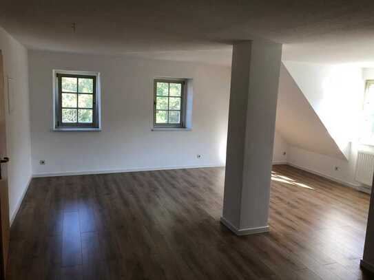 gemütliche 1 Raumwohnung mit ausgebautem Spitzdachboden