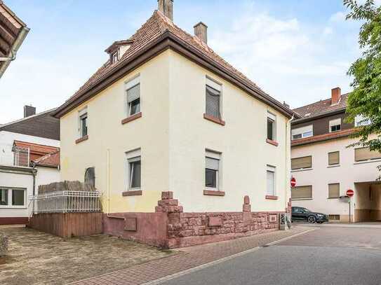 Stadthaus mit großem Potenzial und vollständig renoviertem Anbau