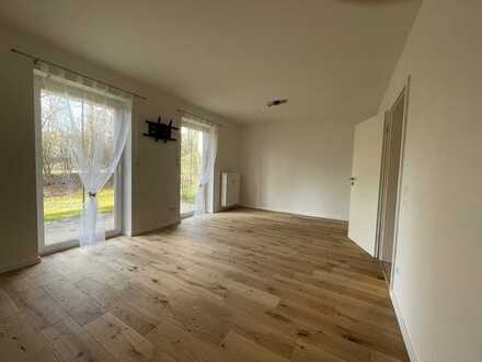 Erstbezug nach Sanierung: 1-Zimmer-EG-Wohnung mit EBK und Terrasse