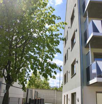 Stadtoase mit Weitblick: Geräumige 3-Zimmer-Wohnung mit Balkon im pulsierenden Herz