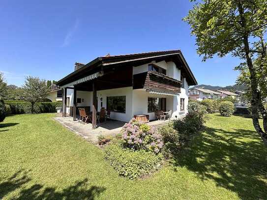 Traumhaftes Grundstück - Ausblick in die Berge - Ruhige Lage - Großzügiges EFH mit Potential