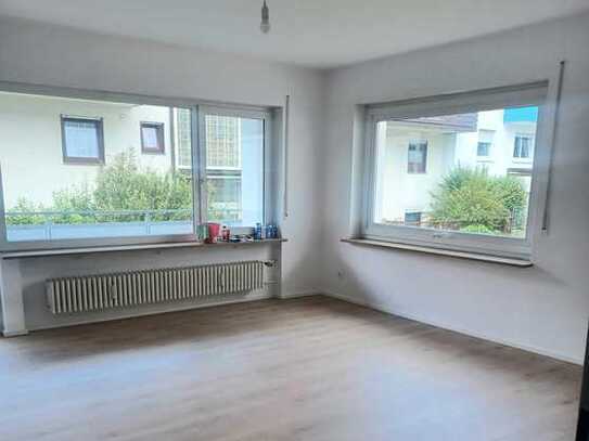 Helle,neu renovierte 3-Zi Wohnung