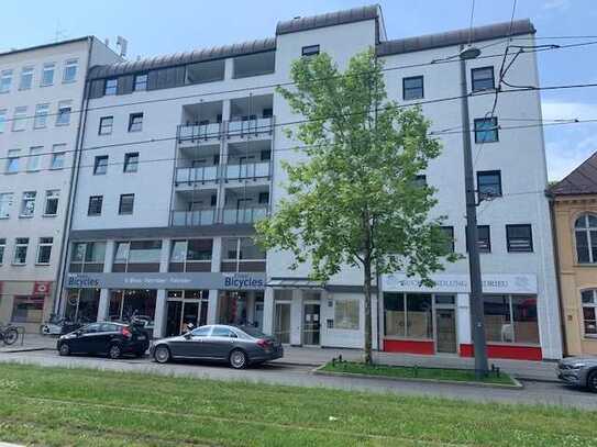 Nähe Pasing Arcaden, 2 Ladeneinheiten, 146 m² / 168 m², 6 TG-Plätze, 1 Garage / 4,5 % Rendite