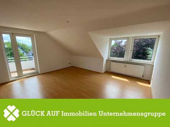 Lichtdurchflutete Dachgeschosswohnung mit Balkon und modernisiertem Badezimmer in Essen-Schönebeck