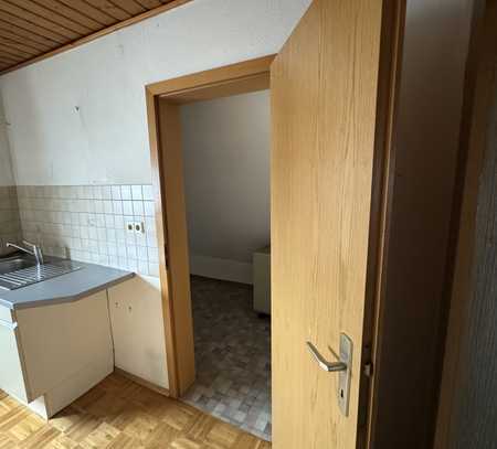 Straubenhardt, 2 Zimmer DG-Wohnung ab sofort zu vermieten