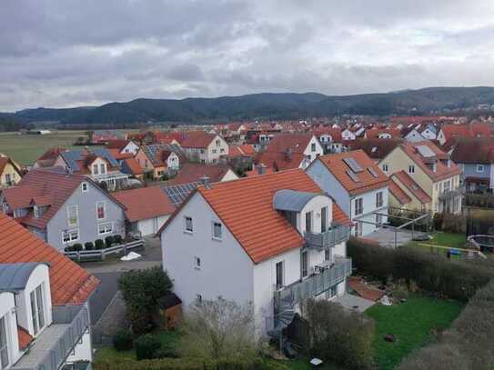 Ein Traum im Ruhigen - 3-Zimmer - DG-Wohnung mit Balkon in einem Haus mit nur 3 WE in Regenstauf