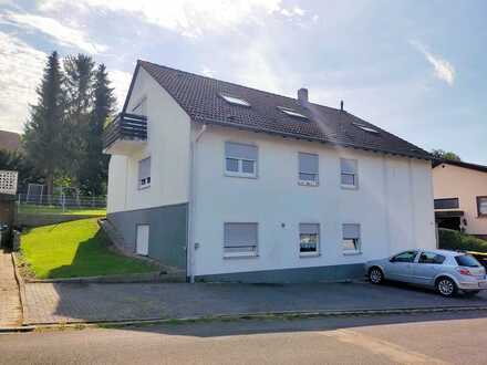 Tolle Lage mit Garten! Wohnhaus mit 3 WE, herrlicher Sonnengarten, Stellplätze, Schule, Kindergarten
