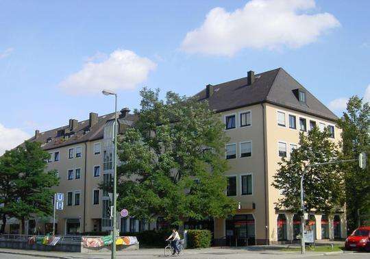 TG-Duplex-Stellplatz (ebenerdig befahrbar; ohne Kippstellung) an der U-Bahn Friedenheimer Straße