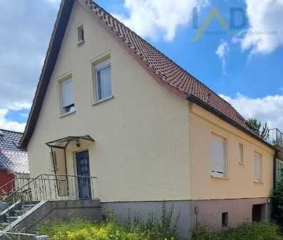 Einfamilienhaus mit Einliegerwohnung in ruhiger Nebenstraße. Nur wenige Meter von Strand und Zentrum