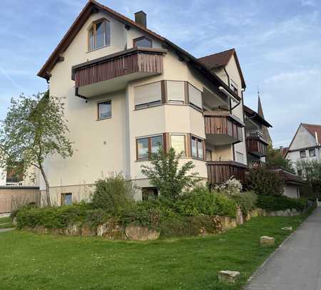 120 qm Modernisierte 4,5-Zimmer-Maisonette-Wohnung mit Balkon und Einbauküche in Althengstett