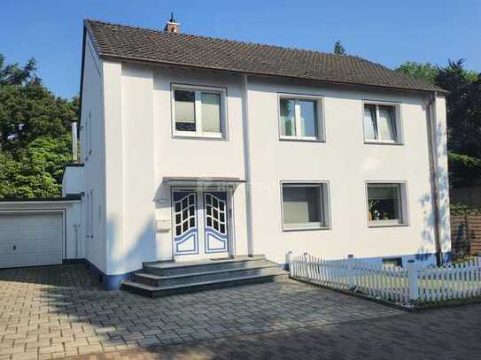 Traumhaftes Einfamilienhaus mit Gartenparadies und Pool