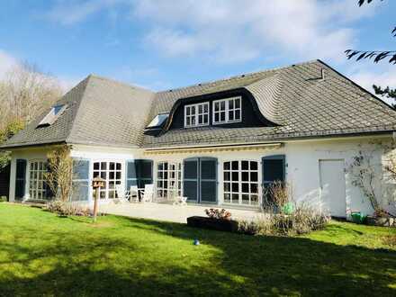 Freistehende Landhausstil-Villa in Alt-Hahnwald