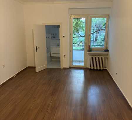 Freundliche 2-Zimmer-EG-Wohnung mit Balkon in Düsseldorf