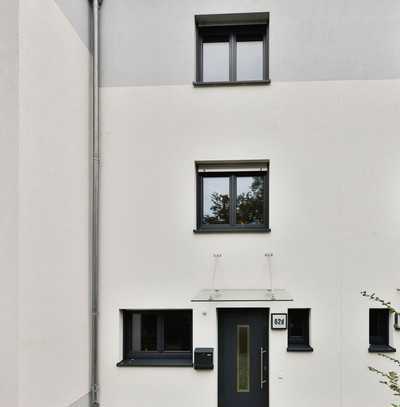 Modernes Reihenmittelhaus mit Carport in Röthenbach b. Schw.