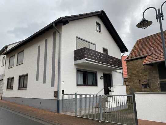 Einfamilienhaus (mit 2 Wohneinheiten) mit einem zusätzlichen Einfamilienhaus