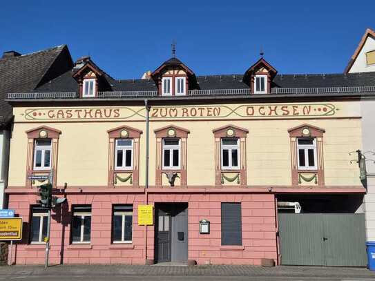 Lukratives 2 Familienhaus mit Nebengebäude in zentraler Lage