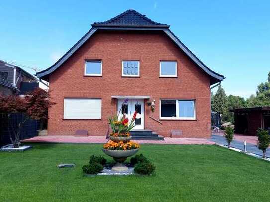 EFH mit Doppel-Carport und Garten