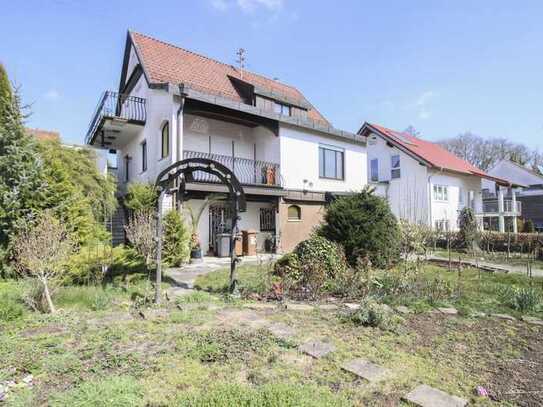 Großzügiges Zweifamilienhaus mit Garten in ruhiger Lage in Backnang-Sachsenweiler