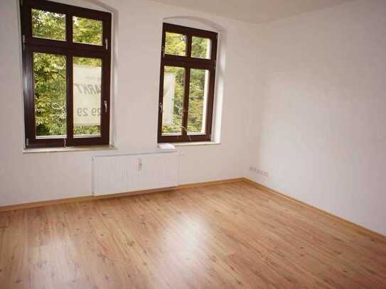 Frei ab 1.06.25 - Sonnigem Balkon !!! Laminat !!! im 2. OG !!!