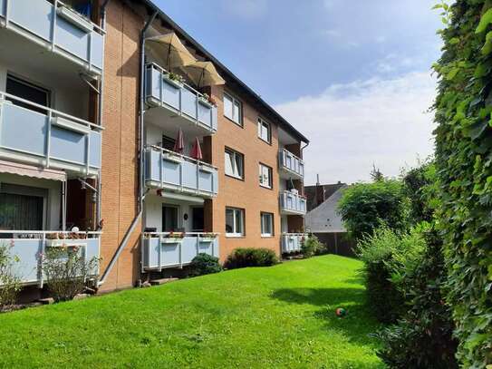 Geschmackvolle, vollst. renovierte 4-Raum-Erdgeschosswohnung mit geh. Innenausstattung mit Balkon