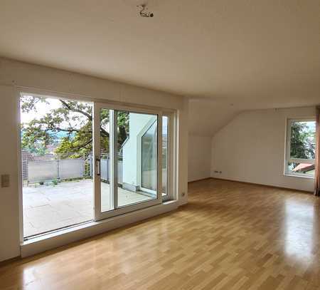 Schöne, geräumige Maisonette-Wohnung mit großem Balkon und toller Aussicht in GP-Faurndau