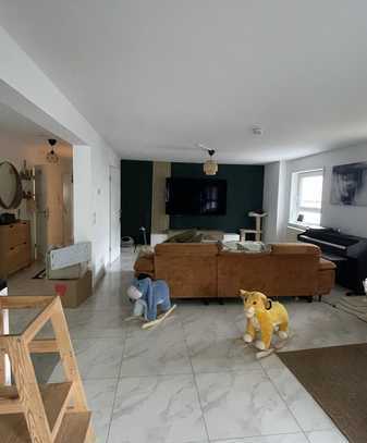 3,5-Zimmer-Wohnung mit Einbauküche und Terassse in Karlsruhe Neureut
