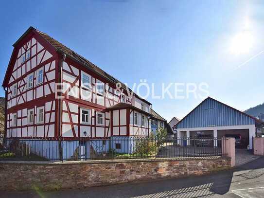 Traditionelles saniertes Fachwerkhaus mit Gästehaus und großzügigem Außenbereich