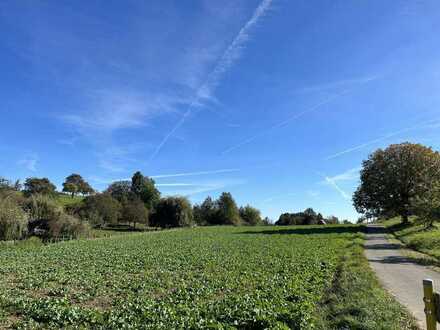 sonniges Baugrundstück in idyllischer Feldrandlage