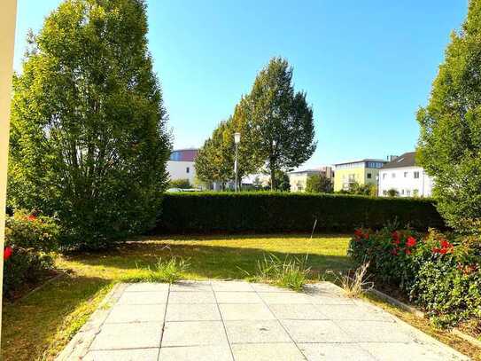 Bezugsfreie Erdgeschosswohnung mit großer Terrasse und Garten