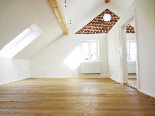 Bestlage am Hofberg! Loftartige 2-Zi-DG. Whg. im sanierten Altbau, ca.53m²