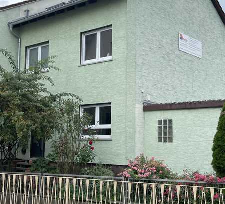 Erstbezug nach Kernsanierung - Freundliches 6,5-Zimmer-Reihenendhaus in Maintal