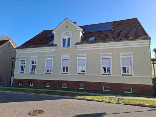 Modernisierte 2-Raum-Erdgeschosswohnung mit Balkon und Einbauküche in Wustermark