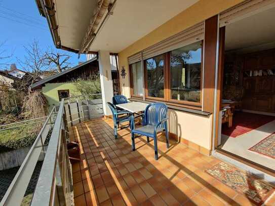 Gut geschnittene 3-Zimmer-Wohnung mit großem Sonnen-Balkon und Einzelgarage