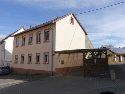 Saniertes EFH mit Terrasse, Garten, Carport und EBK.