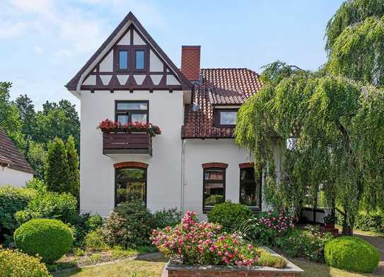 Wunderschöne Villa (Mehrgenerationenhaus) mit großem Grundstück im Herzen Tostedts